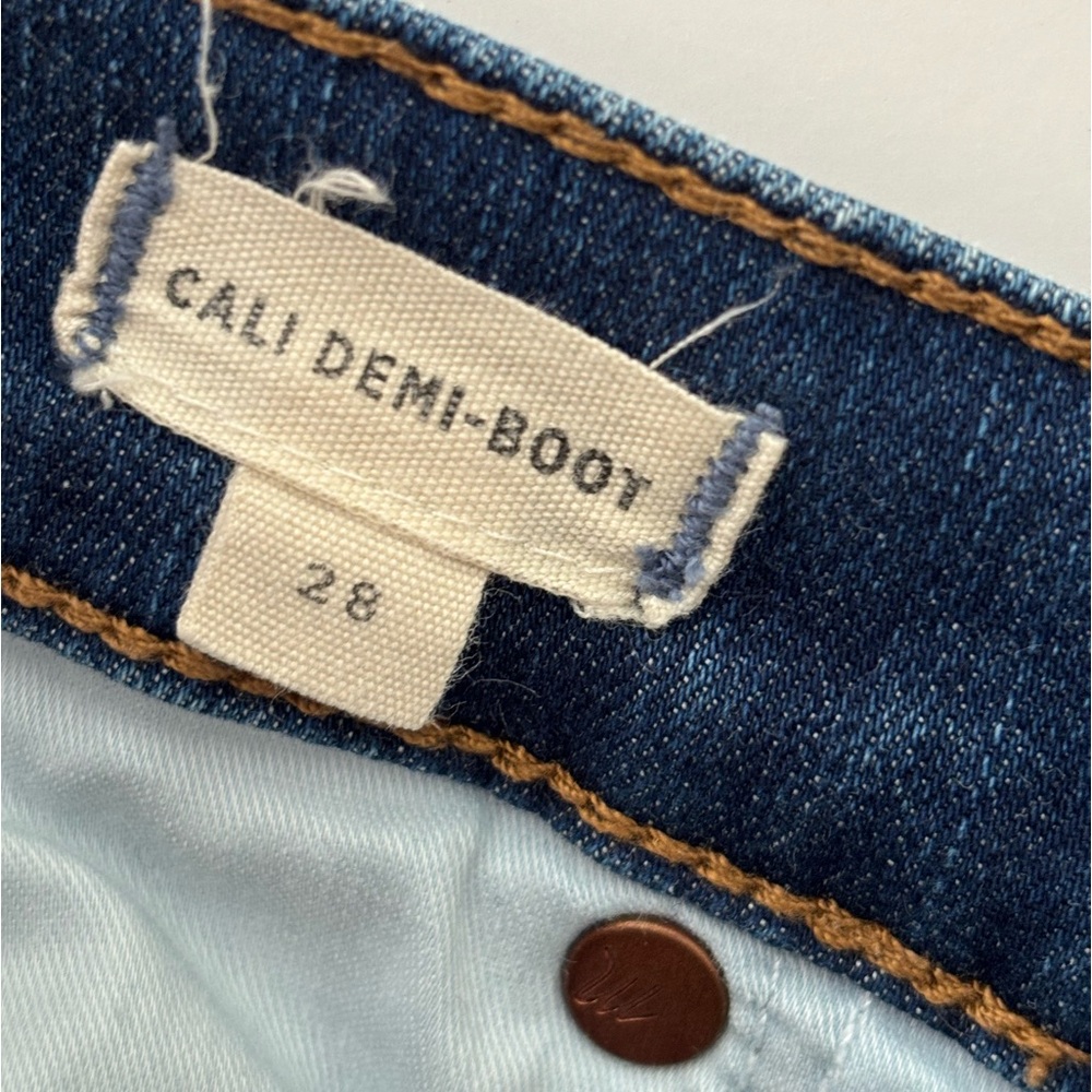 Madewell Cali Demi-Boot Jeans in Daly Wash: Button-Front Edition - Picture 11 of 12